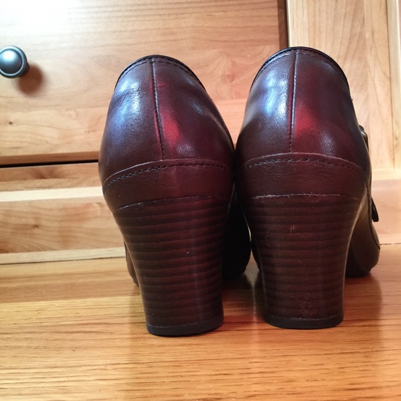 Clark’s Artisan Collection Passion Brown Heels - Picture 10 of 16